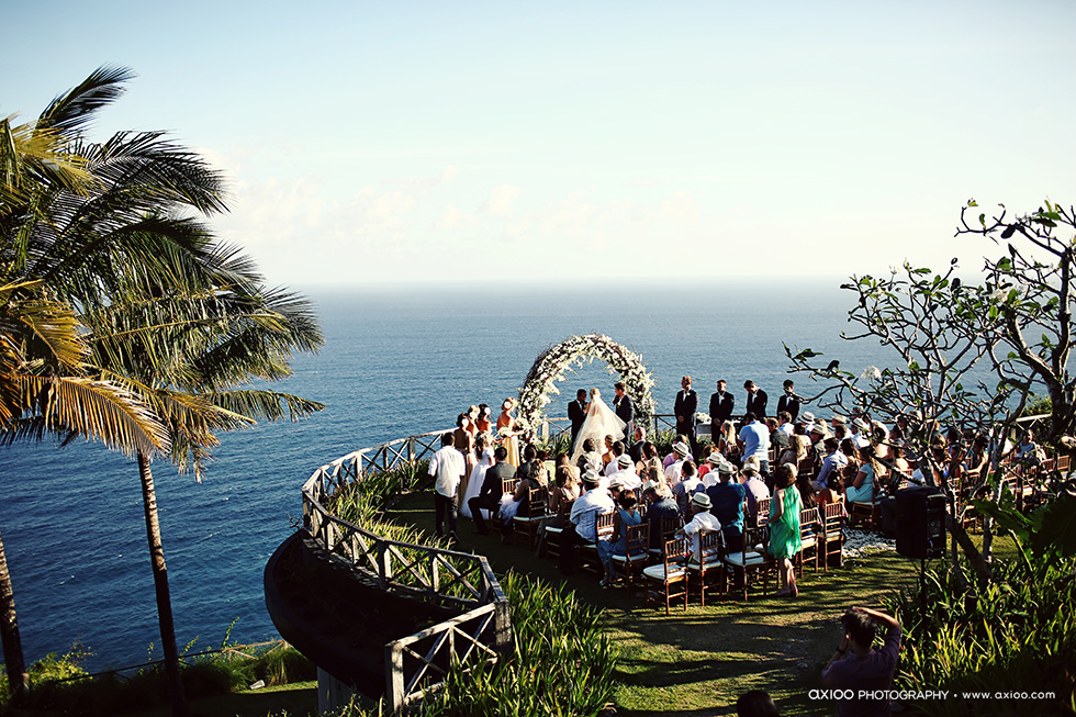 Axioo: Layers of Intricate Intimacies